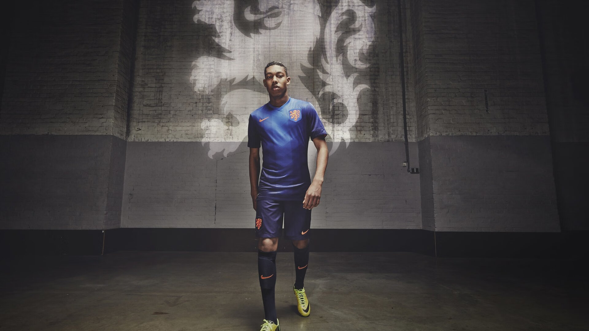 社区飞盘嘉年华 新手体验赛场边配有专业教练指导